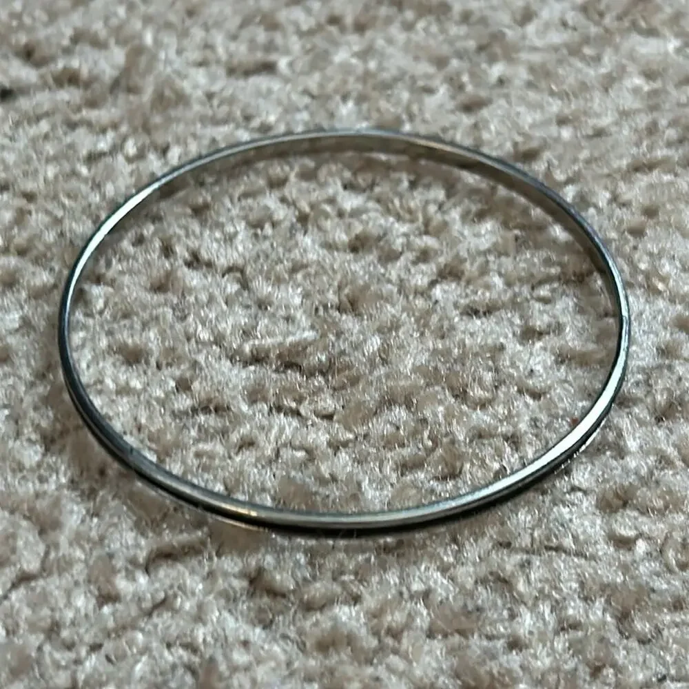 Women’s vintage dainty silver tone bangle bracelet one size‎ measurements shown
